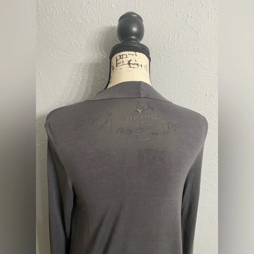 American Eagle Soft & Sexy Top Keyhole Cutout Front Long Sleeve Gray Size Small - Picture 6 of 6